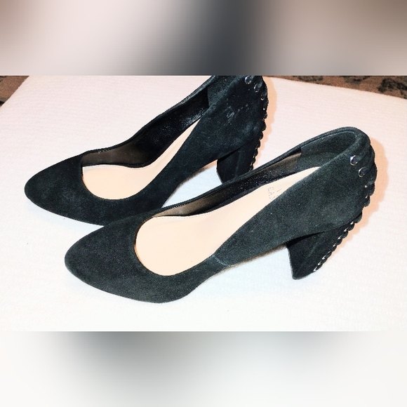Vince Camuto VC-Dallan Black True Suede Pumps Womens 8.M‎ Block Threaded Heel - Picture 5 of 6
